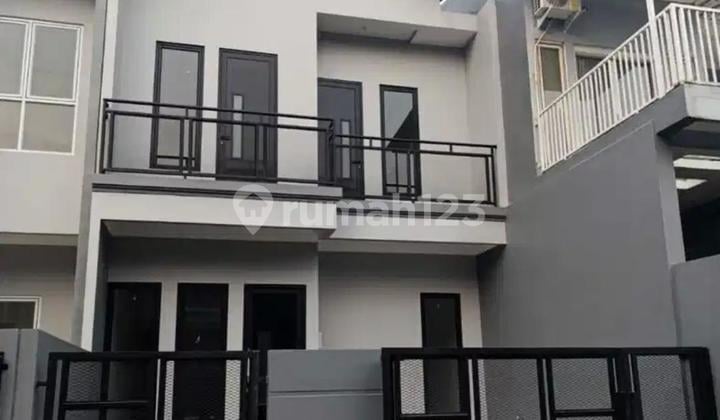 Dijual Rumah 2 Lantai 3+1 Kamar Tidur di Kencana Loka BSD