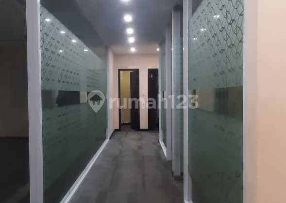 Ruko Utama Jaksel: Unit Terbatas di Jalur Ramai.