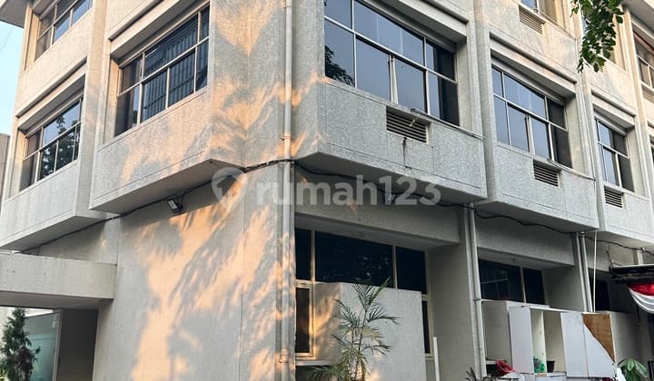 Ruko Menteng Komersil Bangunan Hook