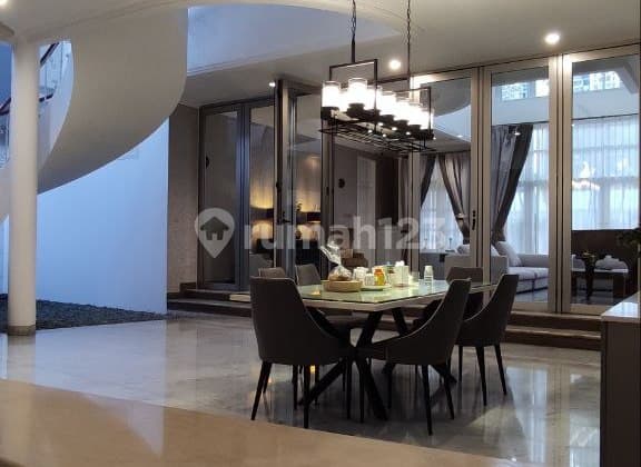 Rumah Besar Asri & Prestisius - Properti Langka di Kelasnya