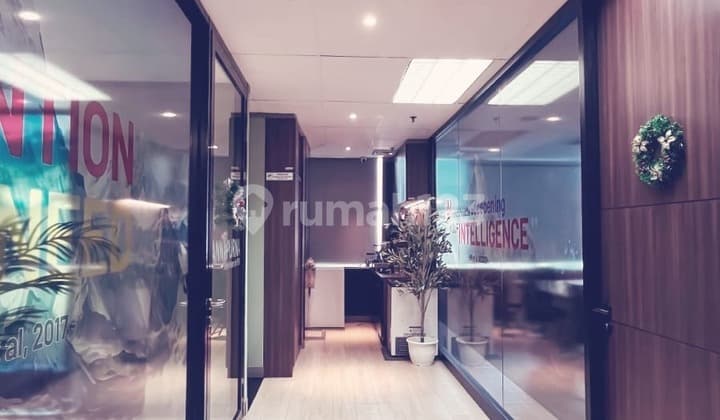 Disewakan Unit Kantor 550 Sqm Full Furnished di Mega Kuningan