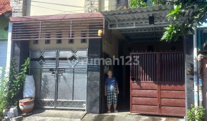 Dijual Kost Putri 3Lantai Full Furnish Strategis