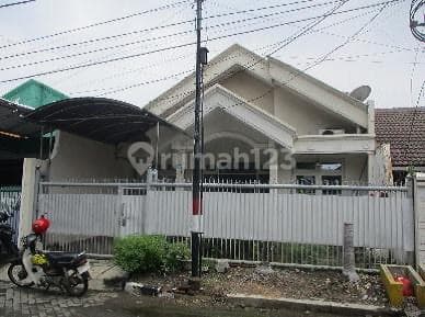 Lelang Rumah Darmo Permai Selatan Semi Furnished