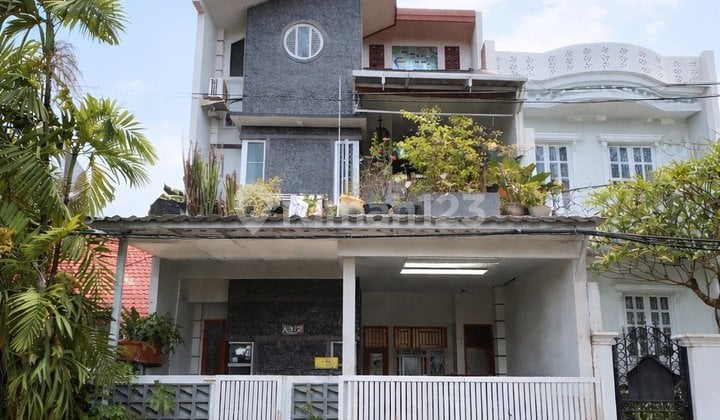 Rumah di Bona Indah 3,5 Lantai, Bangunan 230 Meter Dekat MRT (Tsi)