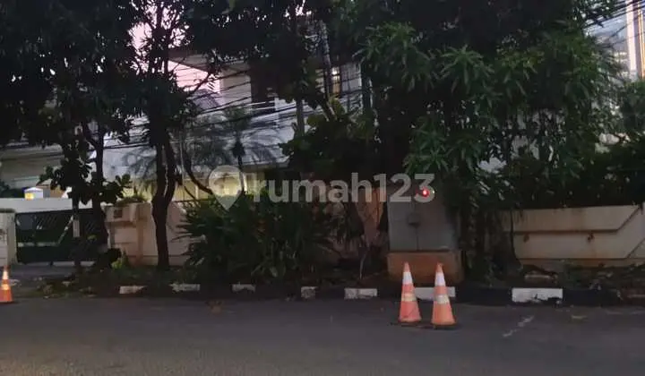 House for Sale in Kuningan, 2 Floors, Near Transportation Access