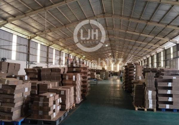 Gudang di jalan Mataram