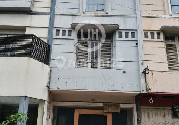 Ruko siap pakai di jalan A. Yani