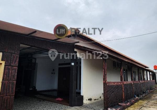 Bangunan Rumah dan Toko di Gemuhblanten