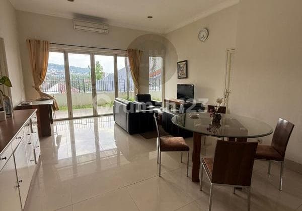 Rumah siap huni di Graha Candi Golf