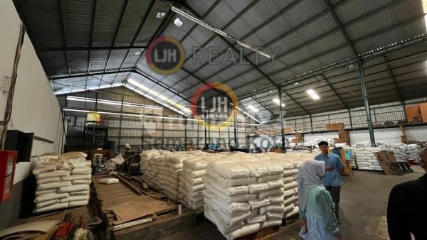 Bangunan gudang di Kawasan Industri Wijayakusuma