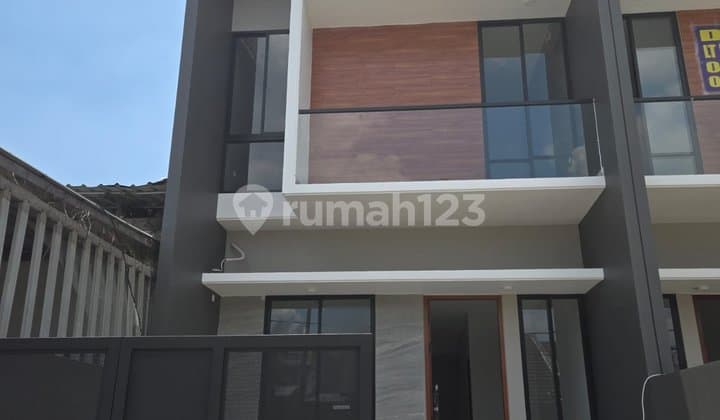 Rumah Baru 2 Lantai Lega Penjaringan Surabaya
