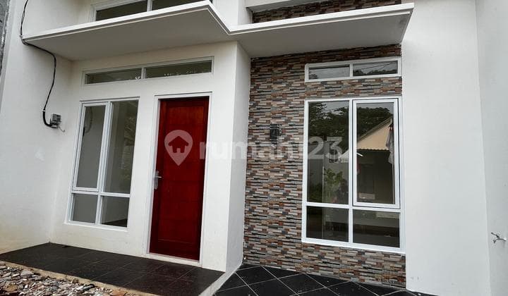 Modern minimalist house, ready to occupy, near the toll road, for sale.