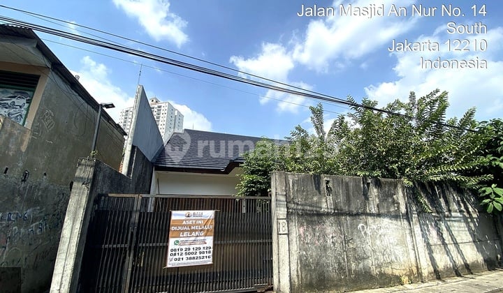 Bidang Tanah Luas 407 M² Berikut Bangunan di Kebayoran Lama
