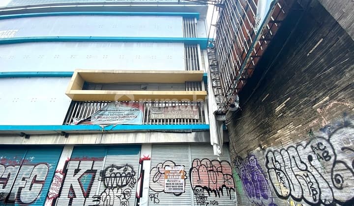 Sebidang Tanah Luas 91 M² Berikut Bangunan Dikebon Kelapa Gambir