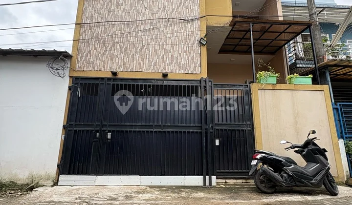 Dijual Rumah 2 Lantai, Bebas Banjir