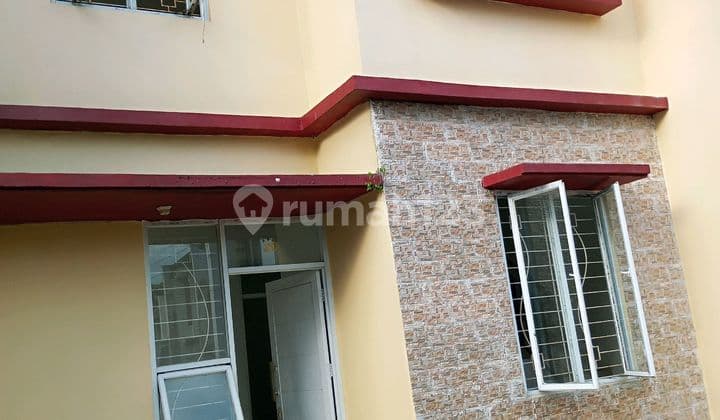 Rumah di Jalan Pemda Stadion Pakansari /Pusat Nya Kuliner