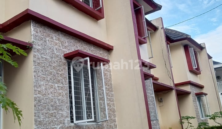 Rumah Selangkah ke Jalan Raya Pemda dan Pusat Kuliner