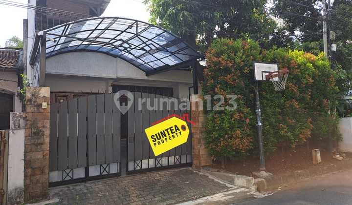 Rumah Nyaman di Wilayah Prestisius dan Strategis (144)