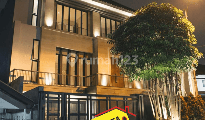 Rumah Cantik 3 Lantai di Kebayoran Baru. 0133