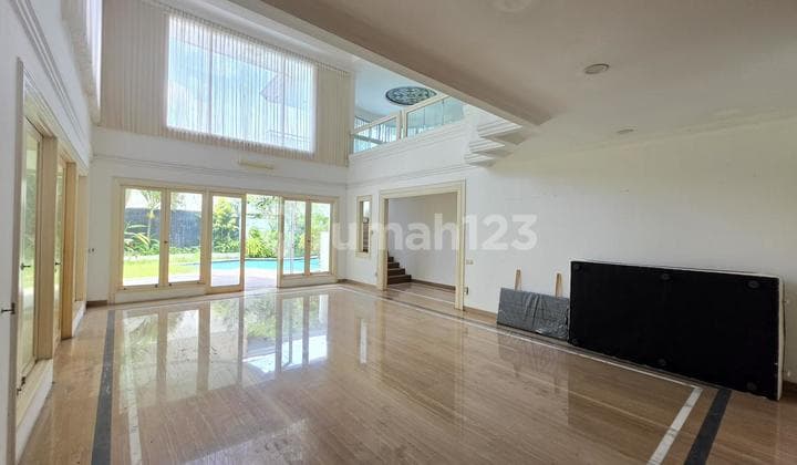 Rumah di Kawasan Mega Kuningan Strategis Ada Kolam Renang. 0287