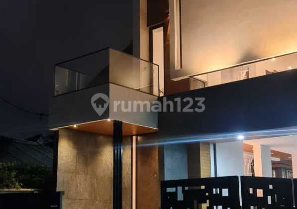 Rumah Nempel Camar Bintaro Sektor 3 Ada Lift 4 Lantai. 0226