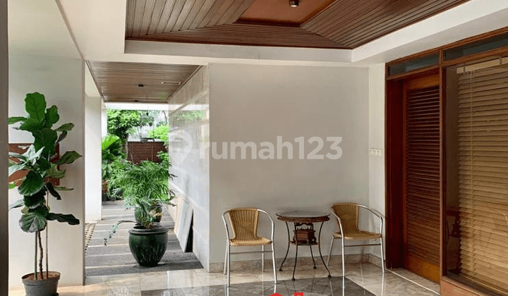 Rumah Strategis di Blok S Kebayoran Baru. 0207