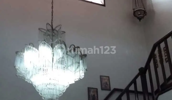 Rumah Manyar Luas 450M2 Langka Cocok untuk Hunian &Usaha