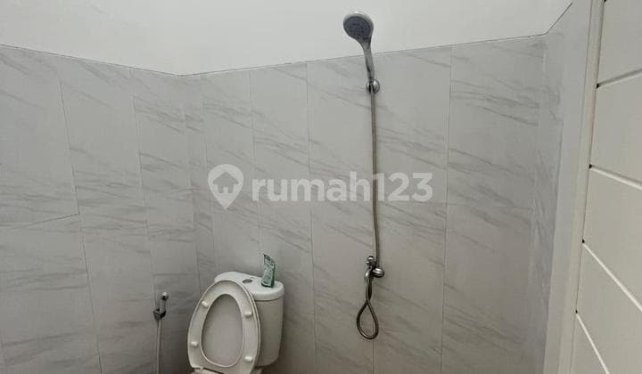 Rumah 2 Lantai DP 0% Deket Transjakarta & KRL
