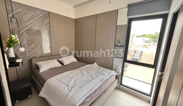 Rumah 2 Lantai Hanya 7 Menit ke Tol & Akses Mudah ke MRT