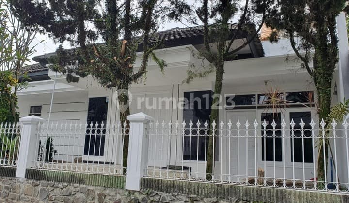 Nice 1-Storey House Near Setra Duta Bandung