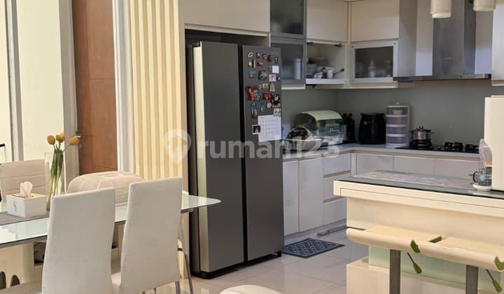 Rumah Semi Furnish 2 Lantai + Rooftop di Setramurni Bandung