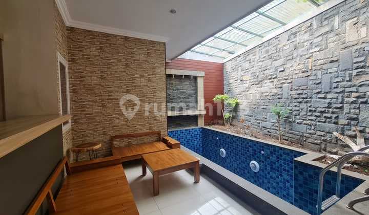 Rumah Full Furnished dengan Kolam Renang di Setraduta Bandung Utara