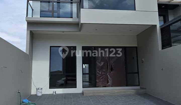 Rumah Baru Modern 2 Lantai di Setraduta Grand