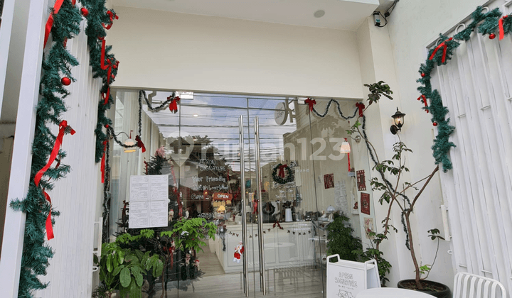 Disewakan Tempat Usaha 2 Lantai - Cocok Cafe / Restoran | Jalan Ramai