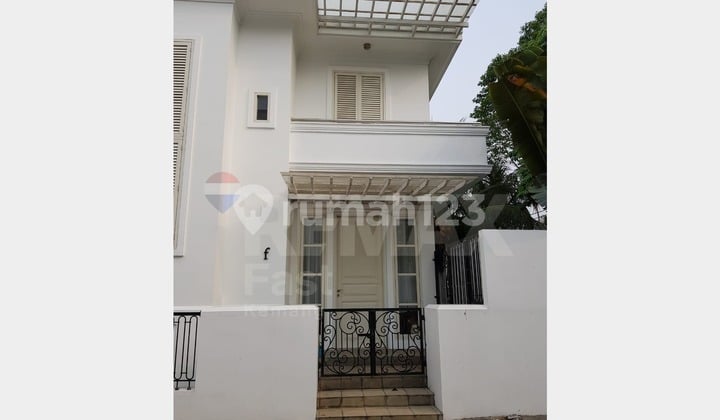 Dijual Rumah Mewah di Kemang Jakarta Selatan - Private Pool & Siap Huni