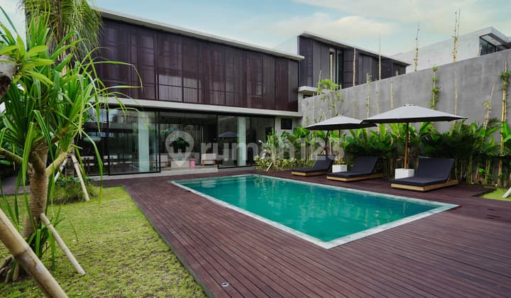 Stunning 3-Bedroom Brutalist Villa With Partial Ocean View - Ungasan, Bali