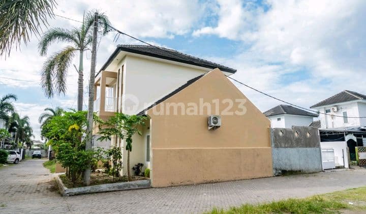 Cheap Sale, 2-Story House in Senggigi, Lombok. 3 Bedrooms, 3 Bathrooms, Building Area 100M2, Land Area 200 M2.