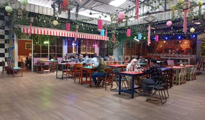 Tanah dan Bangunan Cocok untuk Cafe di Depan Stasiun Jatinegara