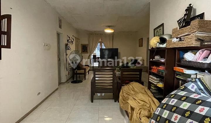 Rumah Semi Furnished Legalitas SHM Dekat Stasiun KRL di Bintaro