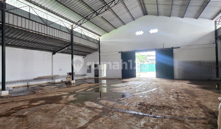 Easy Access Container Warehouse Facing Southwest in Cipondoh