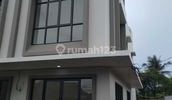 Ruko Siap Pakai Bangunan 2.5 Lantai Dekat Pintu Tol di Serang