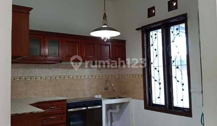 Rumah Cantik 1.5 Lantai di Kiaracondong Siap Huni