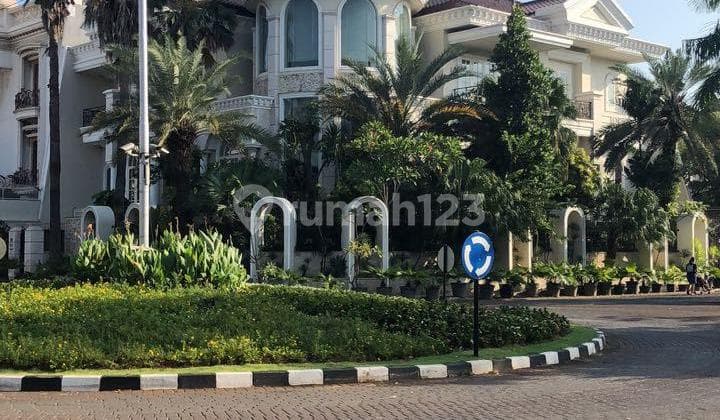 Rumah Mewah Kelapa Gading dengan Kolam Renang Rumah