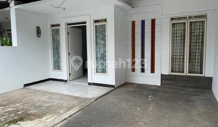 Disewakan Rumah Taman Kopo Indah 3, Bangunan Full Sampe Belakang, 2 Kamar Tidur, 1 Kamar Mandi, Dekat dengan Akses Tol Margaasih dan Sekolah Talenta