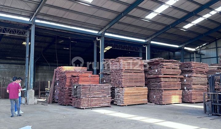 Disewakan Gudang 2 Unit + Kantor 2 Lantai Dalam 1 Area di Cakung