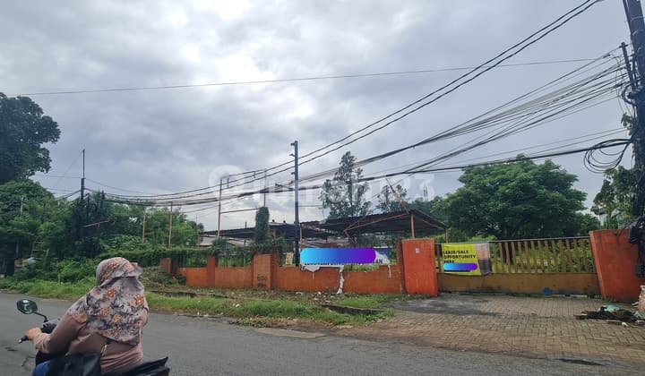 Lahan di Persimpangan Jalur Ramai Tengah Kota di Bekasi