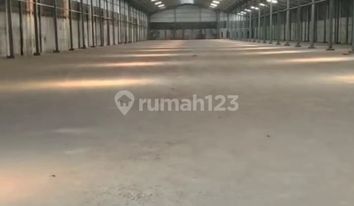 Gudang Istimewa 6000 M2 Pinggir Jalan Raya di Marunda