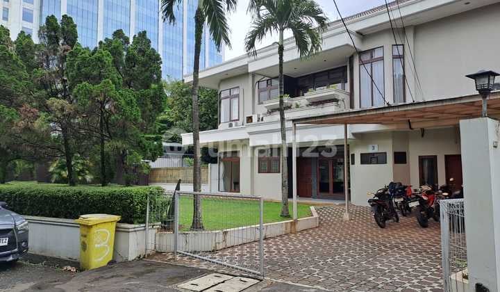 Rumah Premium Cocok Buat Expat, Semi Furnish, Pool, Private Area