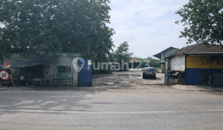 Lahan Ukuran Sedang Cocok untuk Gudang / Garasi