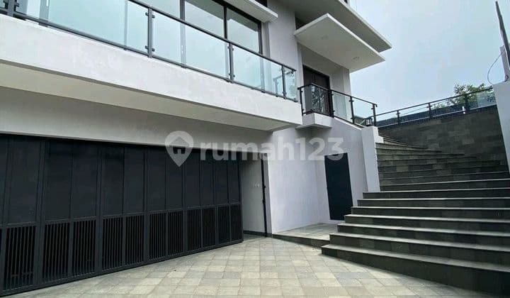 Modern Minimalist Housing with SHM